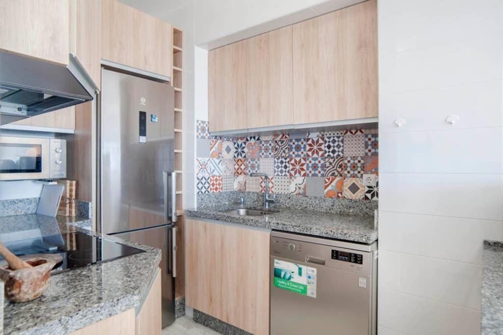 021 - Wonderful Beachfront Apartment With Stunning Sea Views Benalmadena Exterior photo