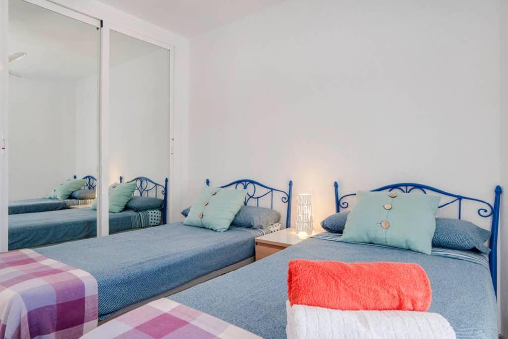 021 - Wonderful Beachfront Apartment With Stunning Sea Views Benalmadena Exterior photo