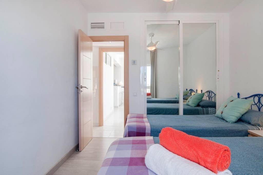 021 - Wonderful Beachfront Apartment With Stunning Sea Views Benalmadena Exterior photo