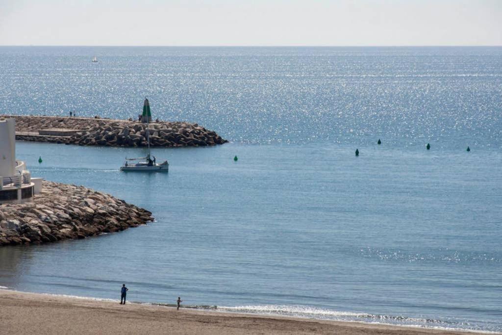 021 - Wonderful Beachfront Apartment With Stunning Sea Views Benalmadena Exterior photo