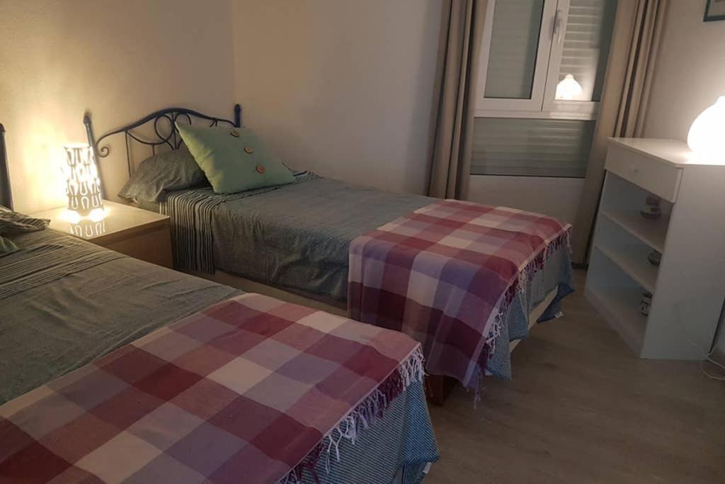 021 - Wonderful Beachfront Apartment With Stunning Sea Views Benalmadena Exterior photo