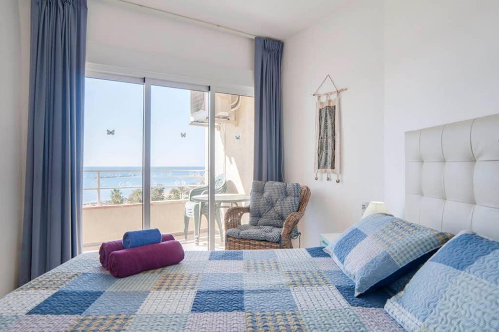 021 - Wonderful Beachfront Apartment With Stunning Sea Views Benalmadena Exterior photo